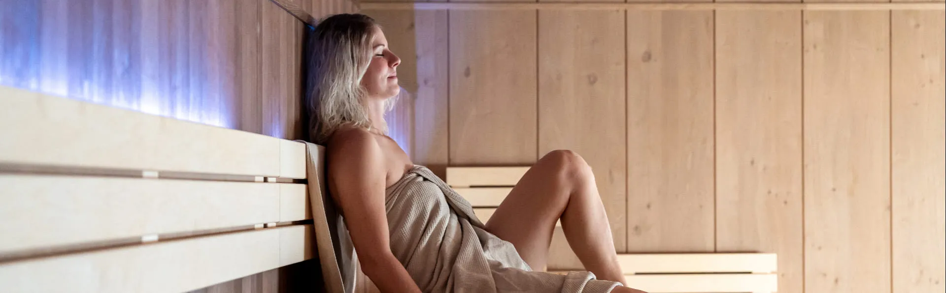 Frau in der Sauna